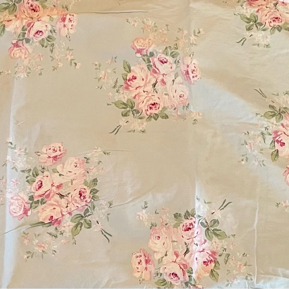Simply Shabby Chic -  Bella Blue Bouquet Rose pattern.  2 King Size Shams.